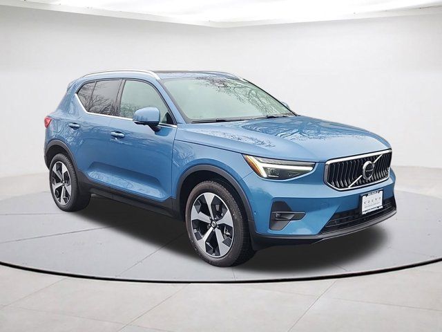 2025 Volvo XC40 Plus Bright Theme