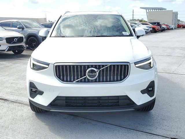 2025 Volvo XC40 Plus Bright Theme