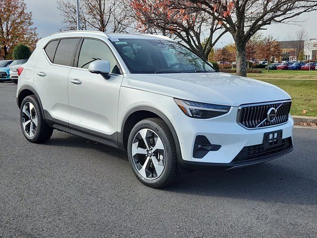 2025 Volvo XC40 Plus Bright Theme