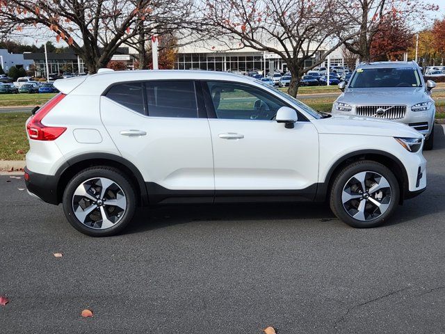 2025 Volvo XC40 Plus Bright Theme