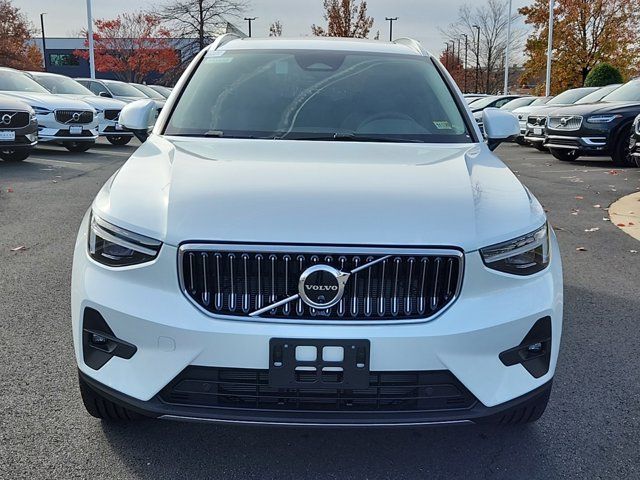 2025 Volvo XC40 Plus Bright Theme