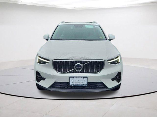 2025 Volvo XC40 Plus Bright Theme