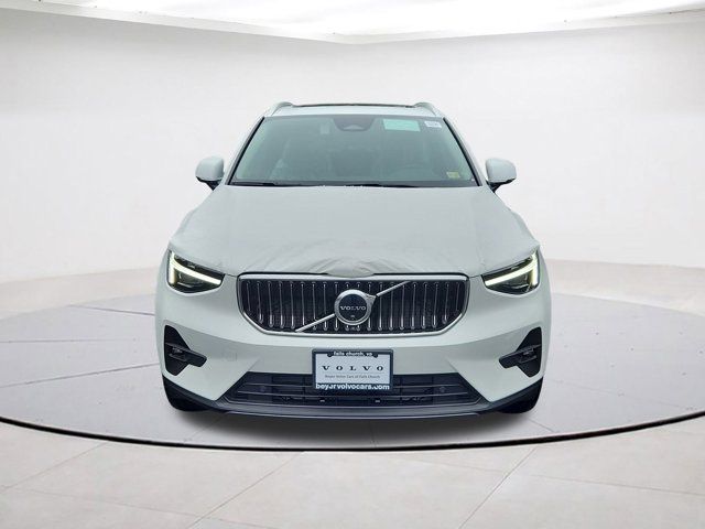 2025 Volvo XC40 Plus Bright Theme