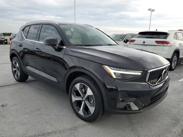 2025 Volvo XC40 Plus Bright Theme