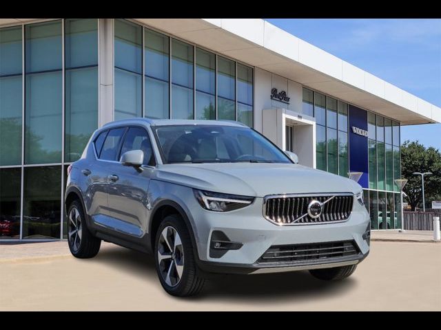 2025 Volvo XC40 Plus Bright Theme