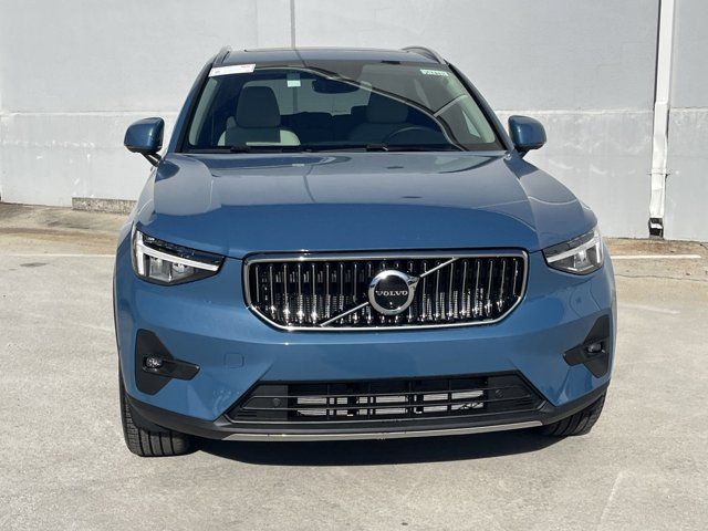 2025 Volvo XC40 Plus Bright Theme