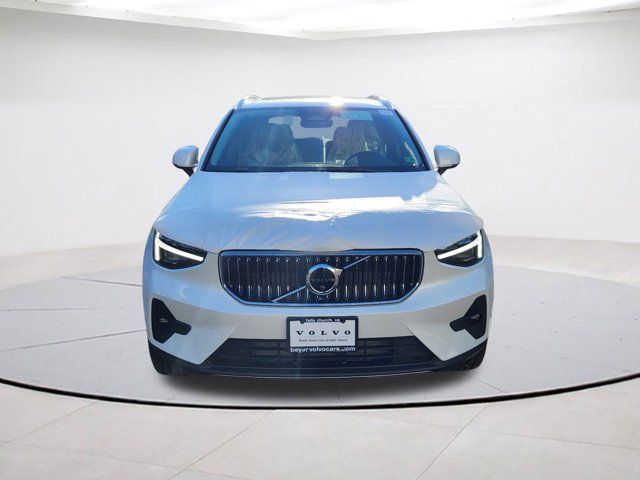 2025 Volvo XC40 Plus Bright Theme