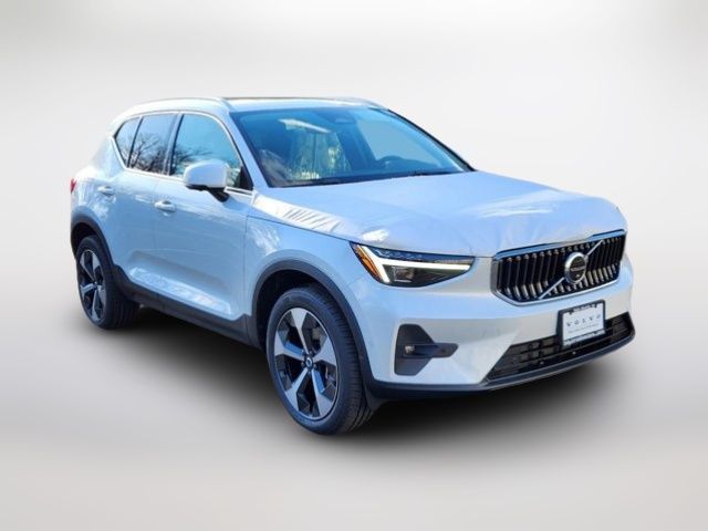 2025 Volvo XC40 Plus Bright Theme