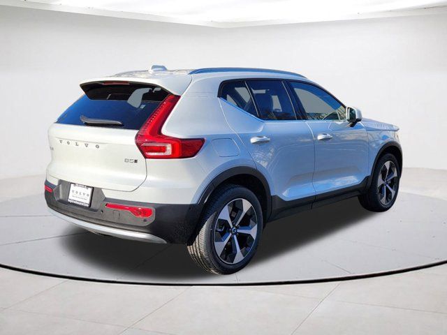 2025 Volvo XC40 Plus Bright Theme