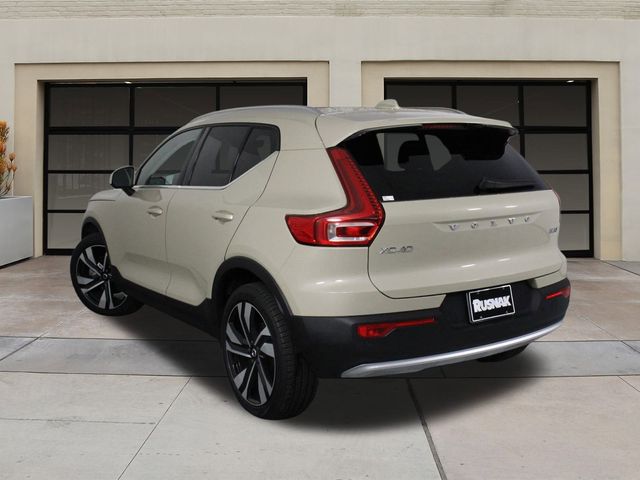 2025 Volvo XC40 Plus Bright Theme