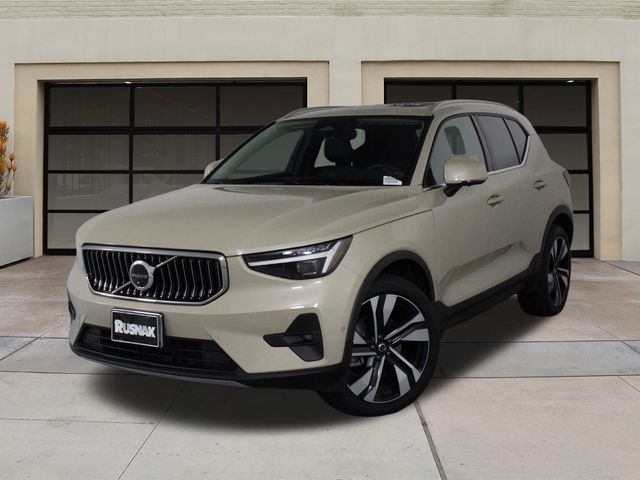 2025 Volvo XC40 Plus Bright Theme