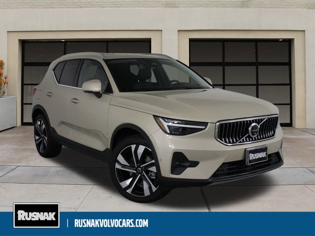 2025 Volvo XC40 Plus Bright Theme