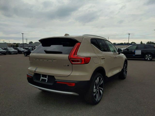 2025 Volvo XC40 Plus Bright Theme