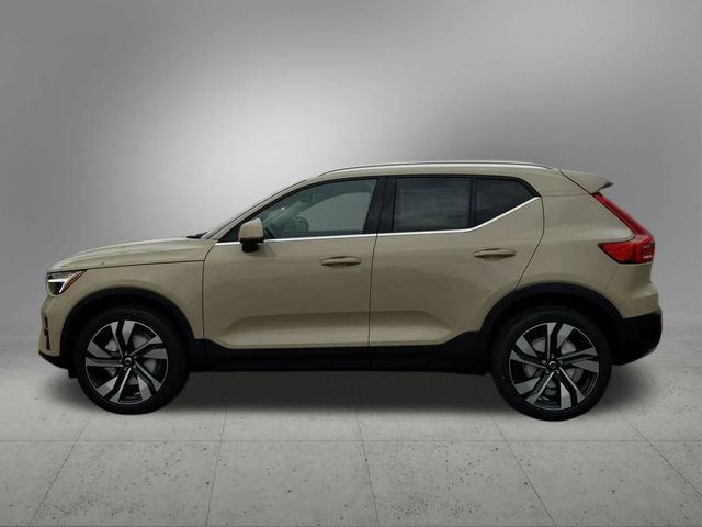 2025 Volvo XC40 Plus Bright Theme