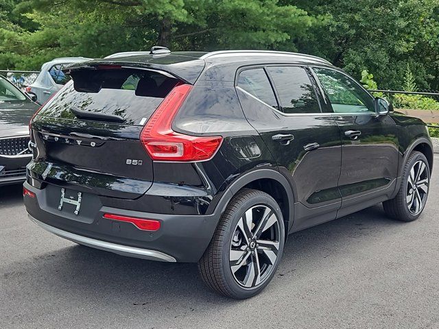 2025 Volvo XC40 Plus Bright Theme