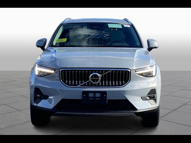 2025 Volvo XC40 Plus Bright Theme