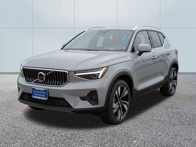 2025 Volvo XC40 Plus Bright Theme