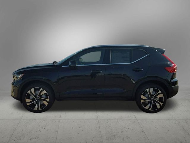 2025 Volvo XC40 Plus Bright Theme