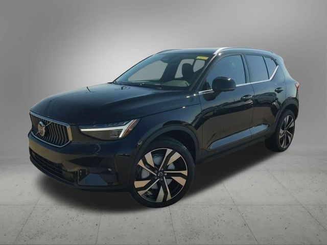 2025 Volvo XC40 Plus Bright Theme