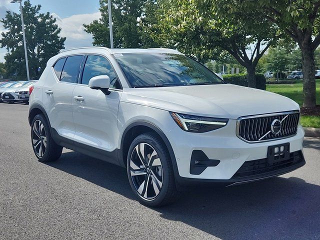 2025 Volvo XC40 Plus Bright Theme