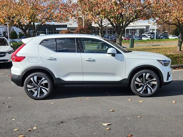 2025 Volvo XC40 Plus Bright Theme