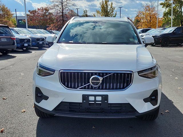 2025 Volvo XC40 Plus Bright Theme