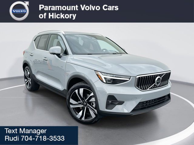 2025 Volvo XC40 Plus Bright Theme