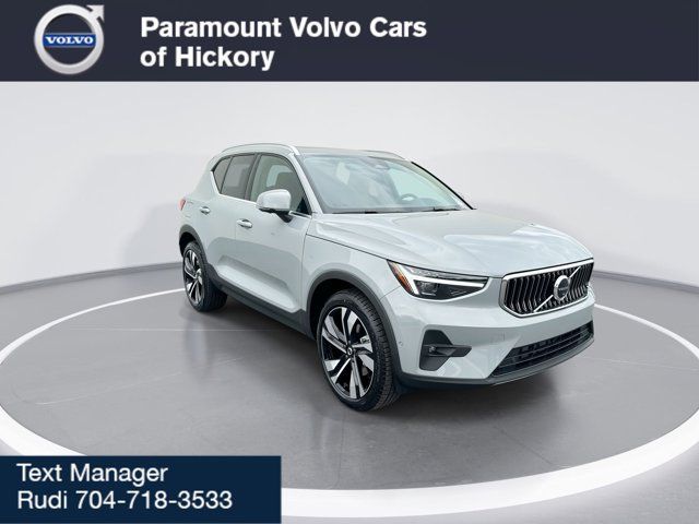 2025 Volvo XC40 Plus Bright Theme