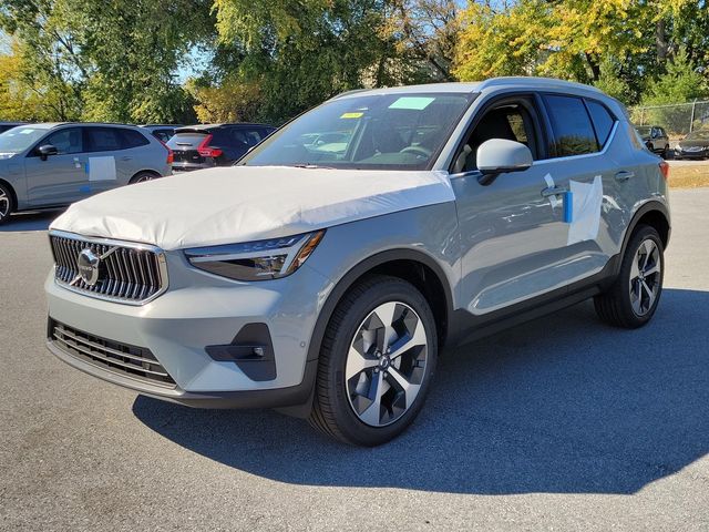 2025 Volvo XC40 Plus Bright Theme