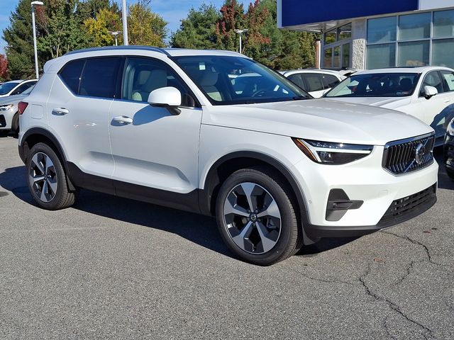 2025 Volvo XC40 Plus Bright Theme