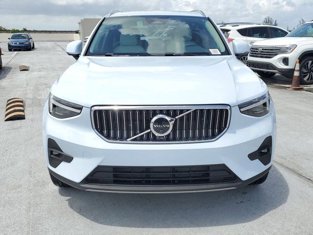 2025 Volvo XC40 Plus Bright Theme