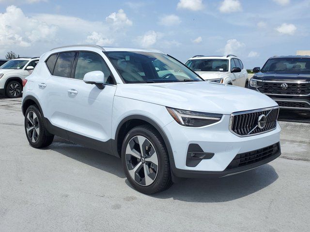 2025 Volvo XC40 Plus Bright Theme