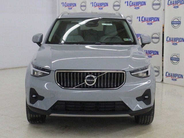 2025 Volvo XC40 Plus Bright Theme