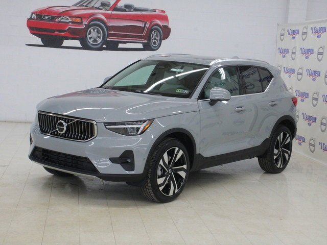 2025 Volvo XC40 Plus Bright Theme