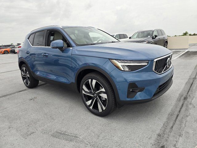 2025 Volvo XC40 Plus Bright Theme