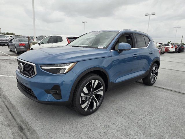 2025 Volvo XC40 Plus Bright Theme