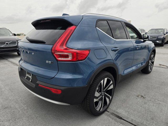 2025 Volvo XC40 Plus Bright Theme