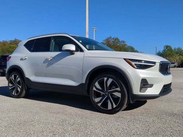 2025 Volvo XC40 Plus Bright Theme