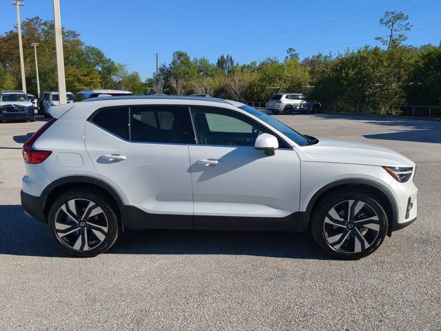 2025 Volvo XC40 Plus Bright Theme