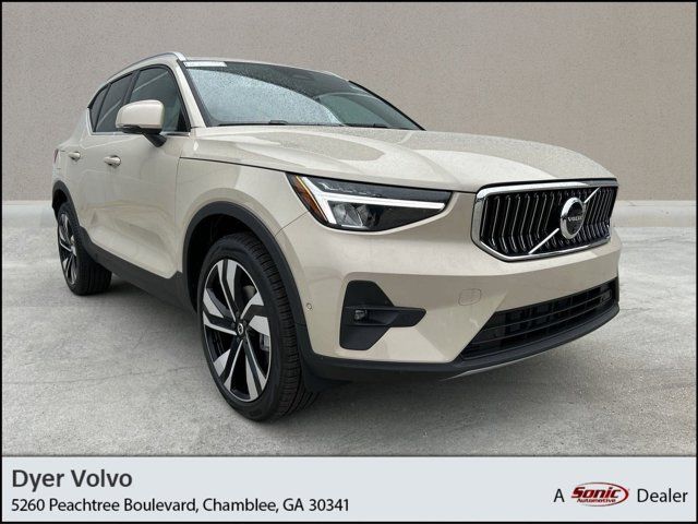 2025 Volvo XC40 Plus Bright Theme