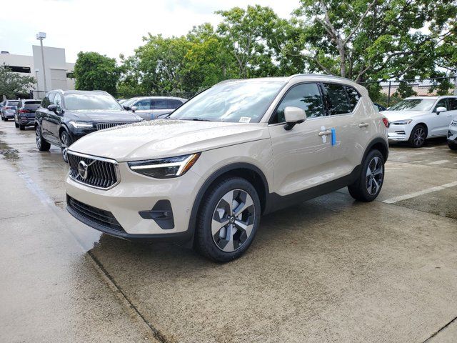 2025 Volvo XC40 Plus Bright Theme