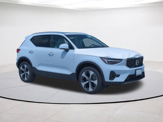 2025 Volvo XC40 Plus Bright Theme