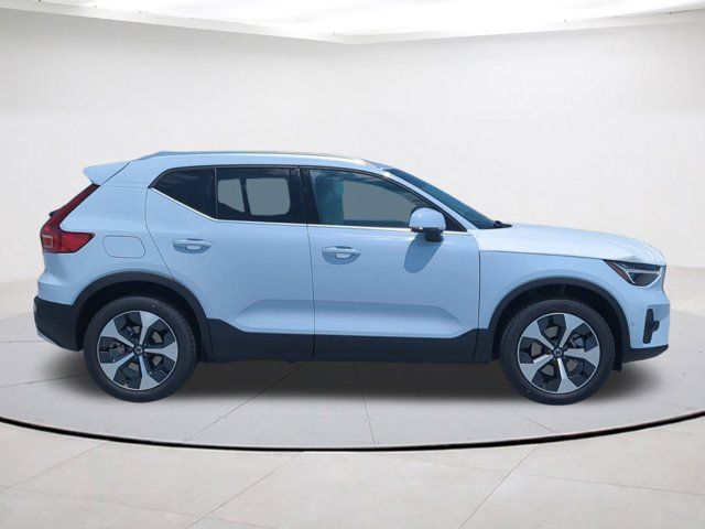 2025 Volvo XC40 Plus Bright Theme