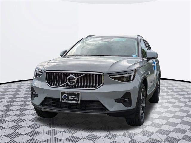 2025 Volvo XC40 Plus Bright Theme