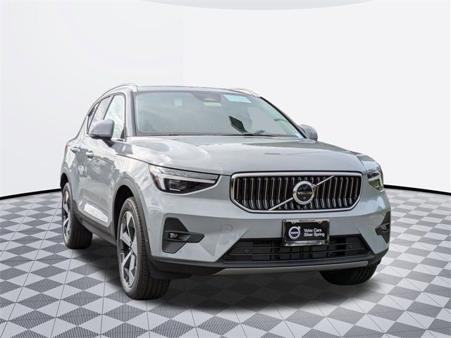 2025 Volvo XC40 Plus Bright Theme