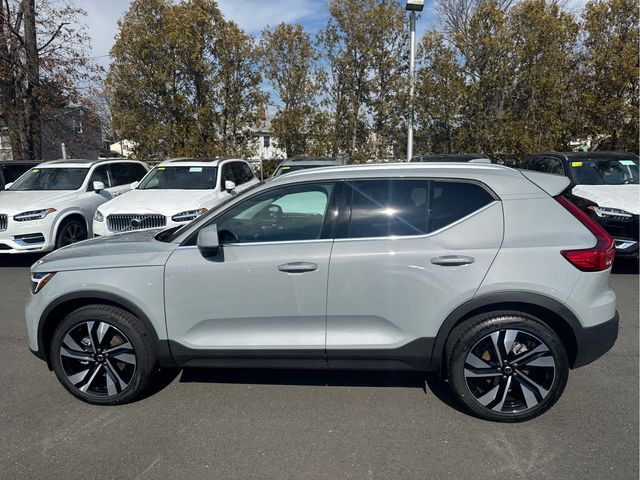 2025 Volvo XC40 Plus Bright Theme