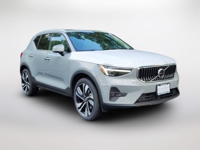 2025 Volvo XC40 Plus Bright Theme