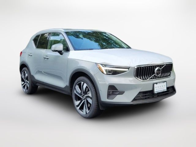 2025 Volvo XC40 Plus Bright Theme