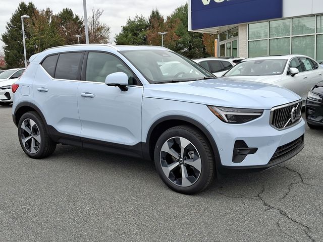 2025 Volvo XC40 Plus Bright Theme