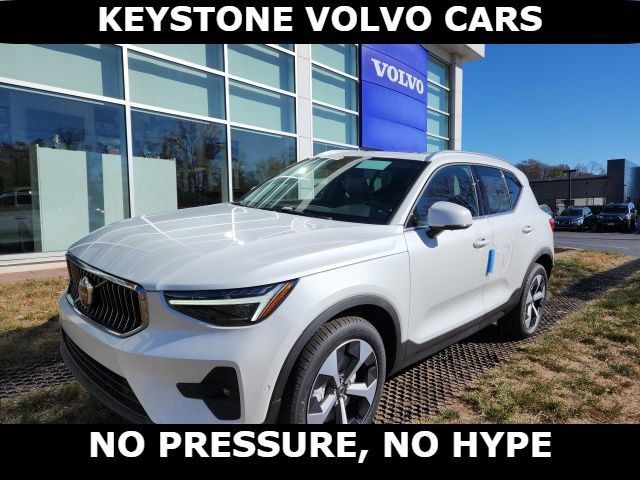 2025 Volvo XC40 Plus Bright Theme